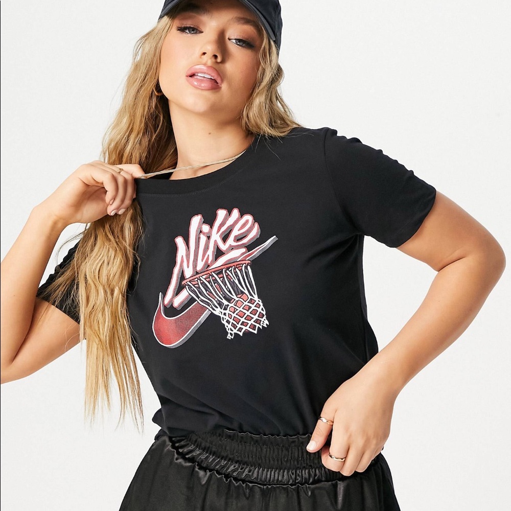NWT Nike Dry-Fit Swoosh T-Shirt